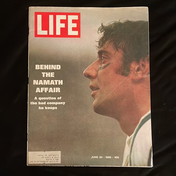 3 Vintage Life Magazines. - Picture 4 of 5